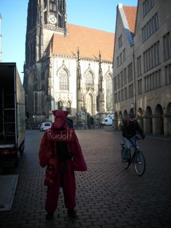 Rudolf vor der Lambertikirche